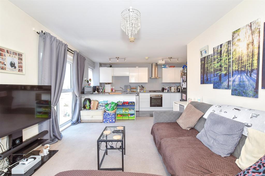 Lounge/ Kitchen