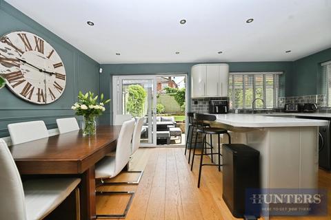 12 Fieldhead Drive, Guiseley, Leeds, LS20 8DZ