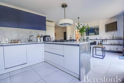 4 bedroom link detached house for sale, Common Road, Ingrave, CM13