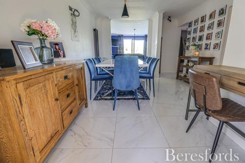24 Common Road, Ingrave, Brentwood, CM13 3QL