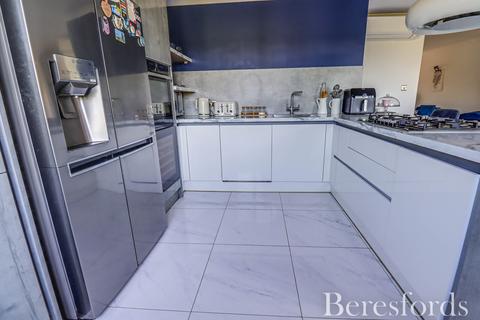 24 Common Road, Ingrave, Brentwood, CM13 3QL