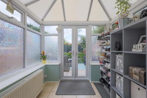 2 Bramshaws Acre, Cheadle, Stoke-on-trent, ST10 1BE