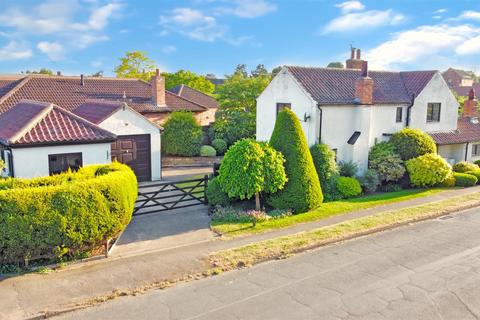 3 bedroom detached house for sale, Woodhill Road, Collingham, Newark