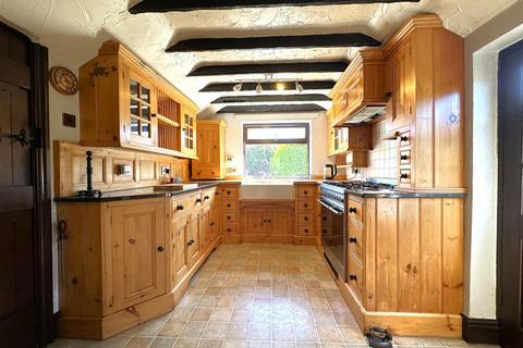 3 bedroom detached house for sale, Woodhill Road, Collingham, Newark