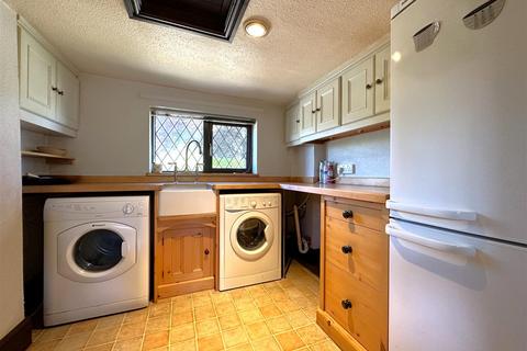 3 bedroom detached house for sale, Woodhill Road, Collingham, Newark