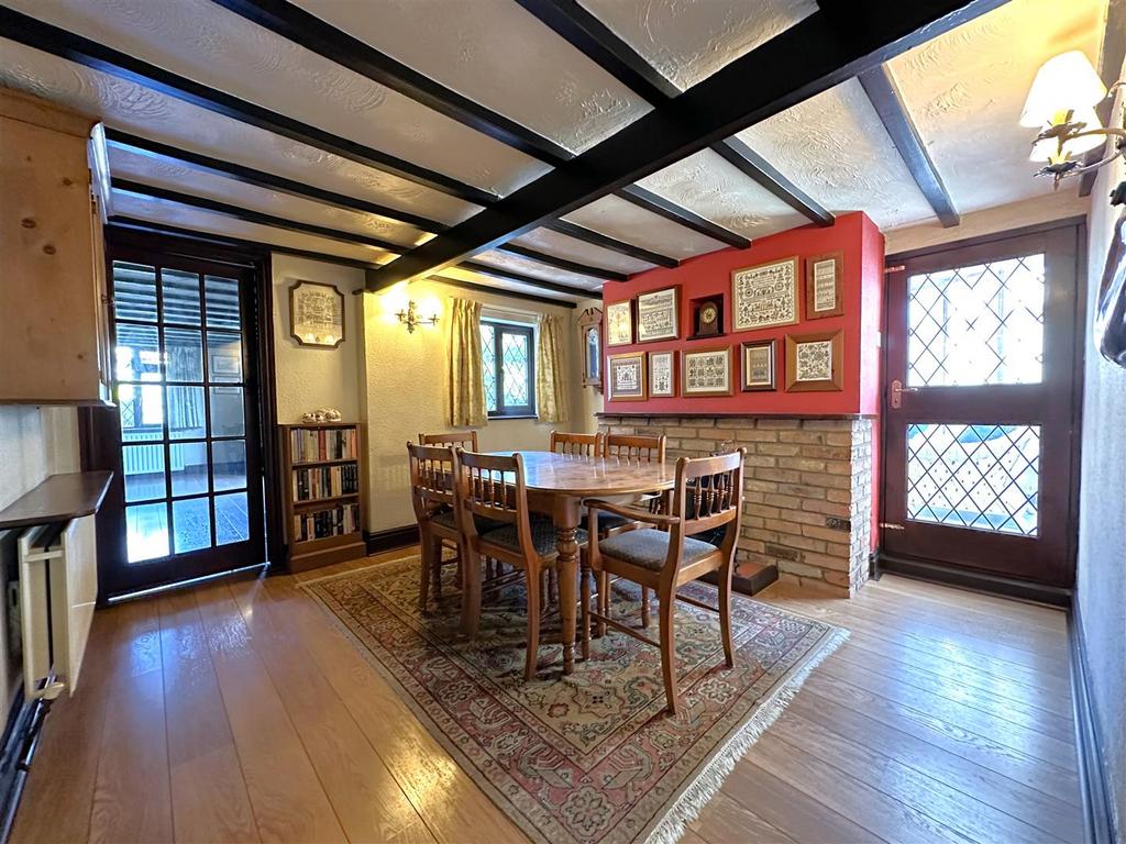 Dining Room 855