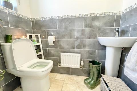 10 Woodlands Close, Lancaster, LA1 3FX