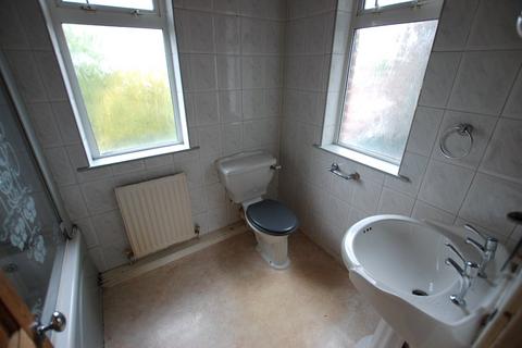 41 Hutton Avenue, Ashton-under-lyne, OL6 6QY