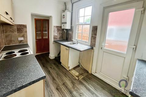 3 bedroom terraced house to rent, Scotts Terrace, Kent ME4