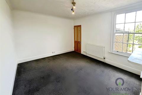 3 bedroom terraced house to rent, Scotts Terrace, Kent ME4
