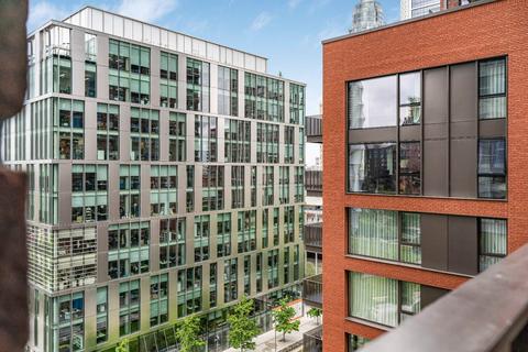 2 bedroom flat for sale, Embassy Gardens, London, SW11