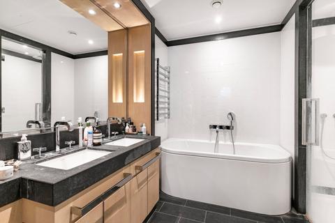 2 bedroom flat for sale, Embassy Gardens, London, SW11