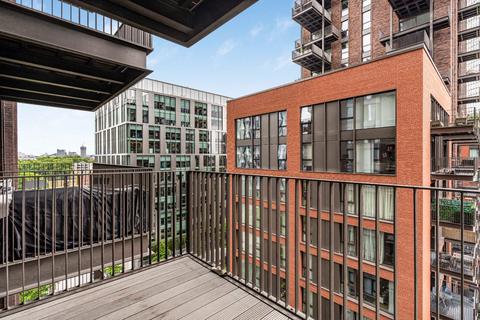 2 bedroom flat for sale, Embassy Gardens, London, SW11