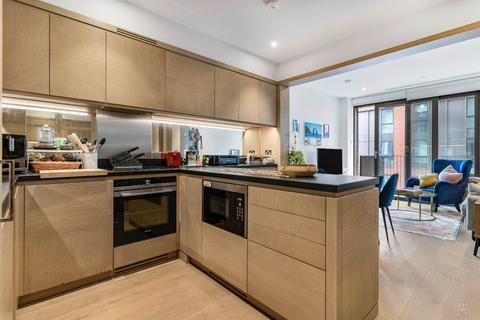 2 bedroom flat for sale, Embassy Gardens, London, SW11