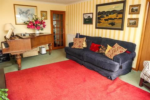 21 Weavers Walk, ML11 9AW