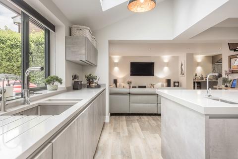 7 Grasmere Avenue, Sutton Coldfield, B74 3DG