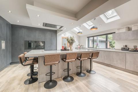 7 Grasmere Avenue, Sutton Coldfield, B74 3DG