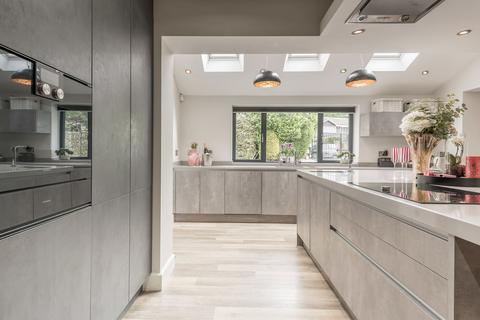 7 Grasmere Avenue, Sutton Coldfield, B74 3DG