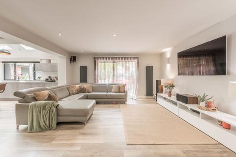 7 Grasmere Avenue, Sutton Coldfield, B74 3DG