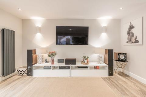 7 Grasmere Avenue, Sutton Coldfield, B74 3DG