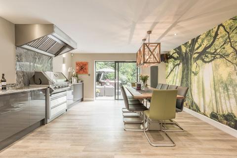 7 Grasmere Avenue, Sutton Coldfield, B74 3DG