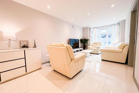 2 bedroom apartment for sale, Glebelands Avenue, Bance Court, E18