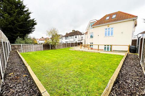 2 bedroom apartment for sale, Glebelands Avenue, Bance Court, E18