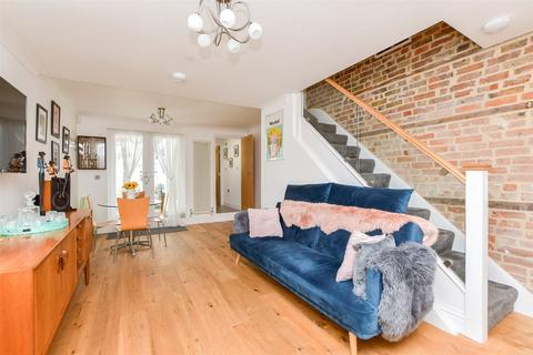 11 Abbots Hill, Ramsgate, CT11 8HN