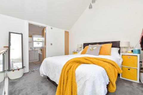 11 Abbots Hill, Ramsgate, CT11 8HN
