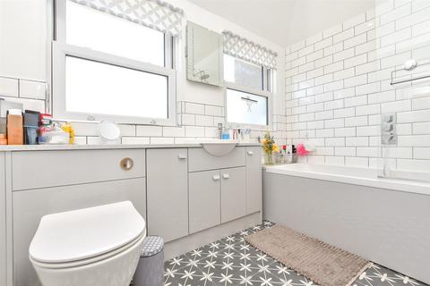 11 Abbots Hill, Ramsgate, CT11 8HN