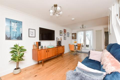 11 Abbots Hill, Ramsgate, CT11 8HN