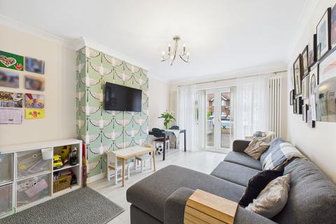 2 bedroom flat for sale, Acacia Avenue, Ruislip, HA4