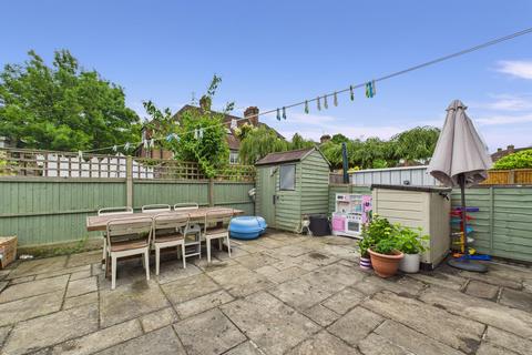 2 bedroom flat for sale, Acacia Avenue, Ruislip, HA4