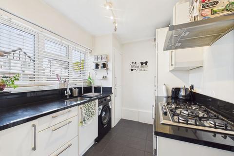 2 bedroom flat for sale, Acacia Avenue, Ruislip, HA4