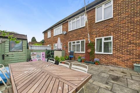 2 bedroom flat for sale, Acacia Avenue, Ruislip, HA4
