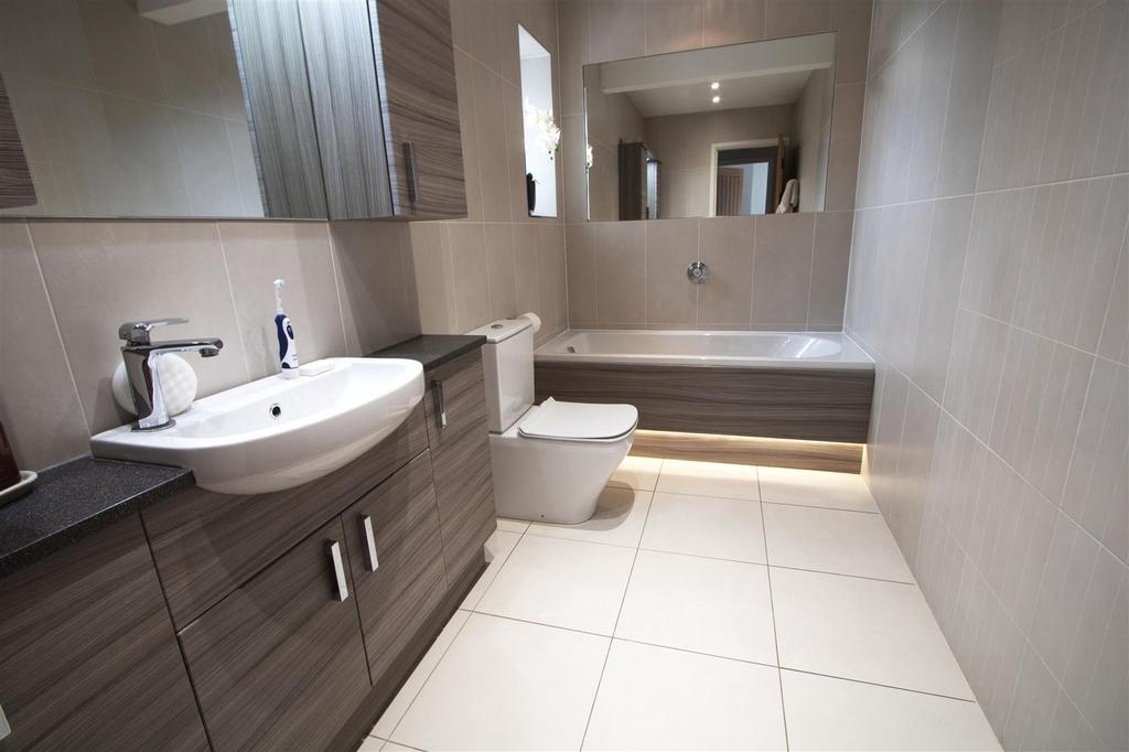 FAMILY BATHROOM.jpg