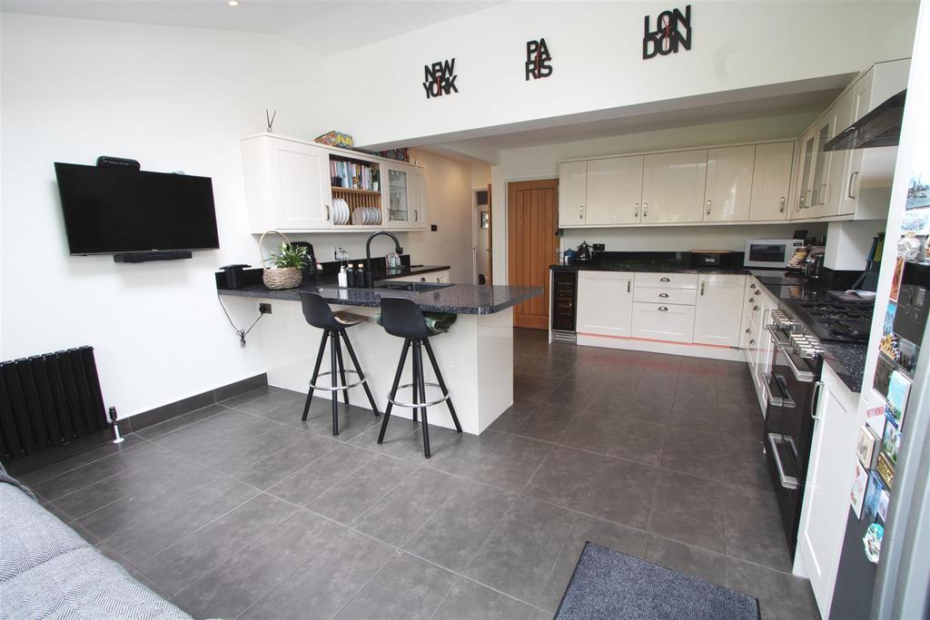KITCHEN1.jpg