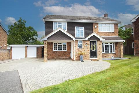 4 bedroom detached house for sale, Courtlands, Billericay CM12