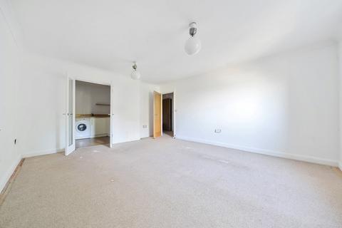 2 bedroom flat to rent, Vespasian Road, Southampton SO18