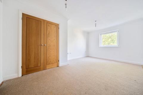 2 bedroom flat to rent, Vespasian Road, Southampton SO18