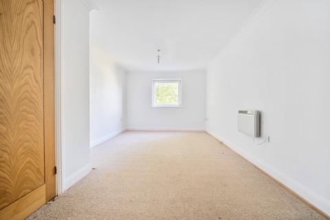 2 bedroom flat to rent, Vespasian Road, Southampton SO18