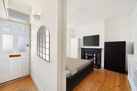 2 bedroom flat for sale, London SW18