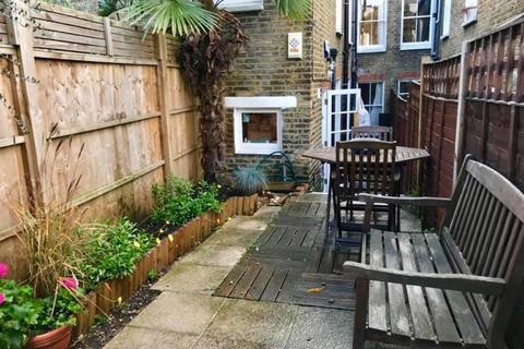 2 bedroom flat for sale, London SW18