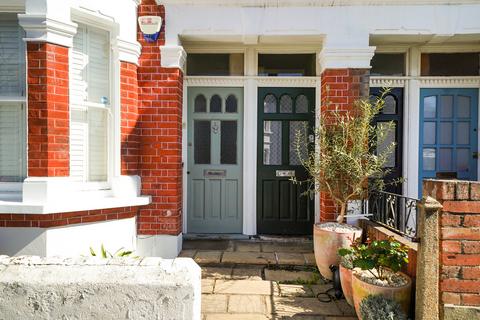 2 bedroom flat for sale, London SW18