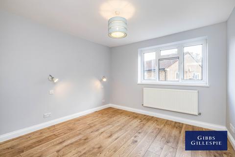 3 bedroom flat to rent, Haydon Drive, Pinner, HA5