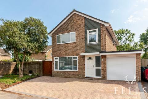 13 Cook Close, Ringwood, BH24 1XS