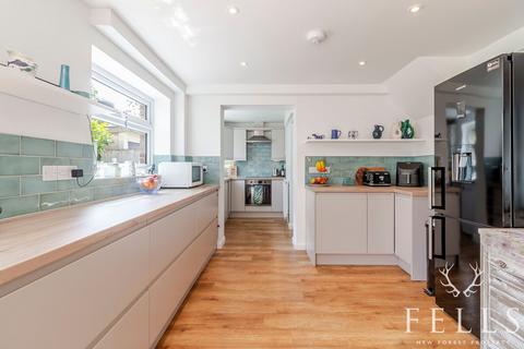 13 Cook Close, Ringwood, BH24 1XS