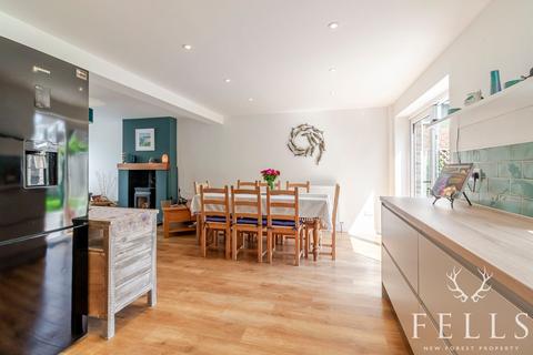 13 Cook Close, Ringwood, BH24 1XS