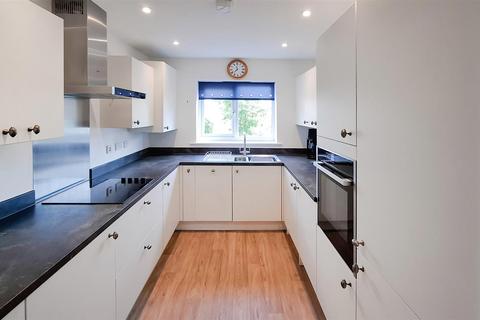 16 Garnstone Drive, Weobley, Hereford, HR4 8TH