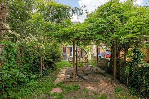 4 Broxted Road, London, SE6 4EW